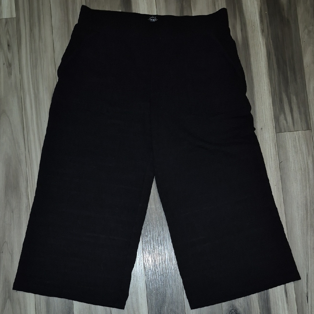 💥5/35 T by Talbots Black Knit Culotte Crops Size M